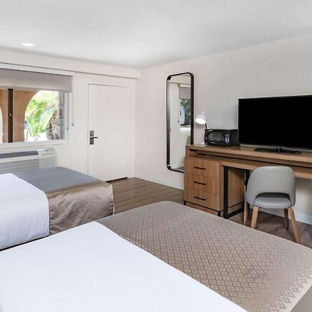 Wyndham Garden Сан-Диего Экстерьер фото